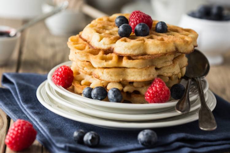 waffles with berries 